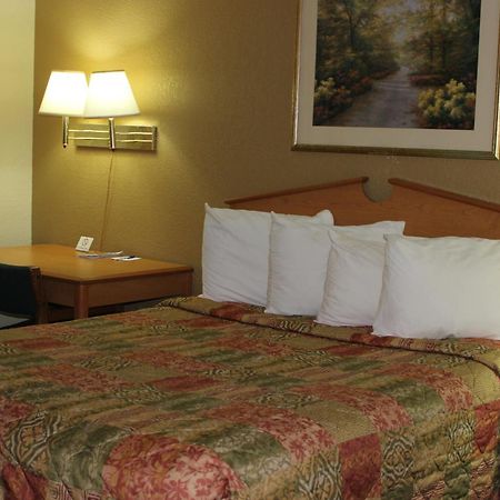 Americas Best Value Inn Grand Forks Zewnętrze zdjęcie