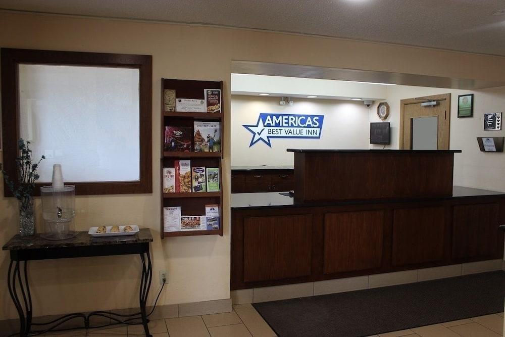 Americas Best Value Inn Grand Forks Zewnętrze zdjęcie