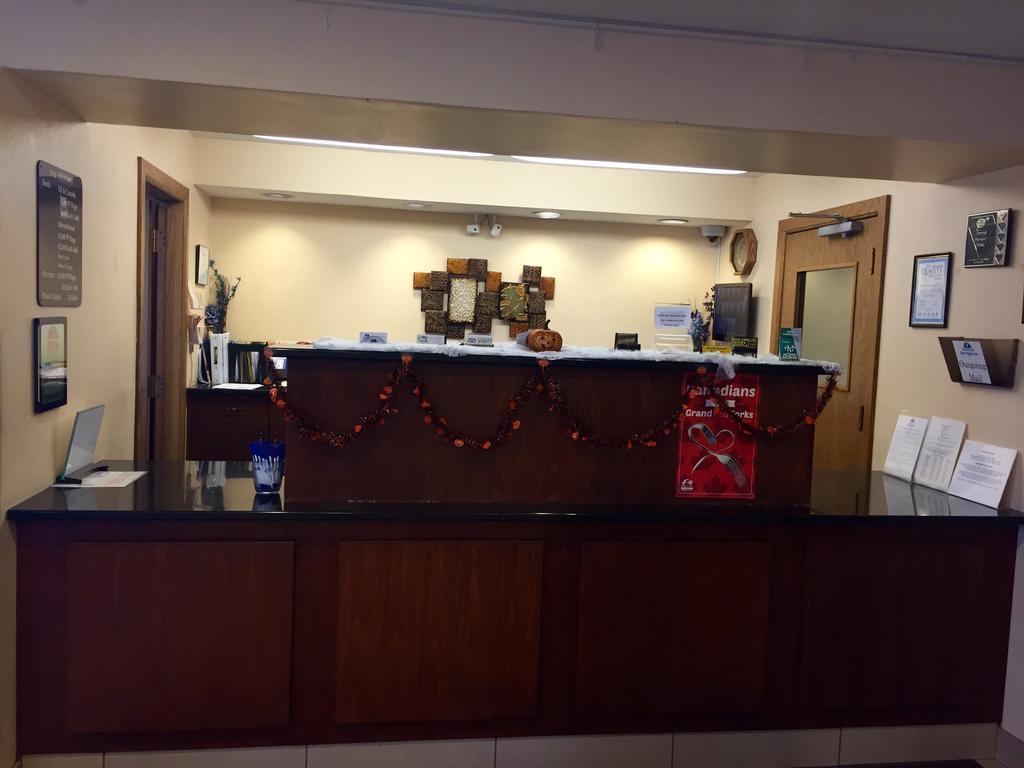 Americas Best Value Inn Grand Forks Zewnętrze zdjęcie