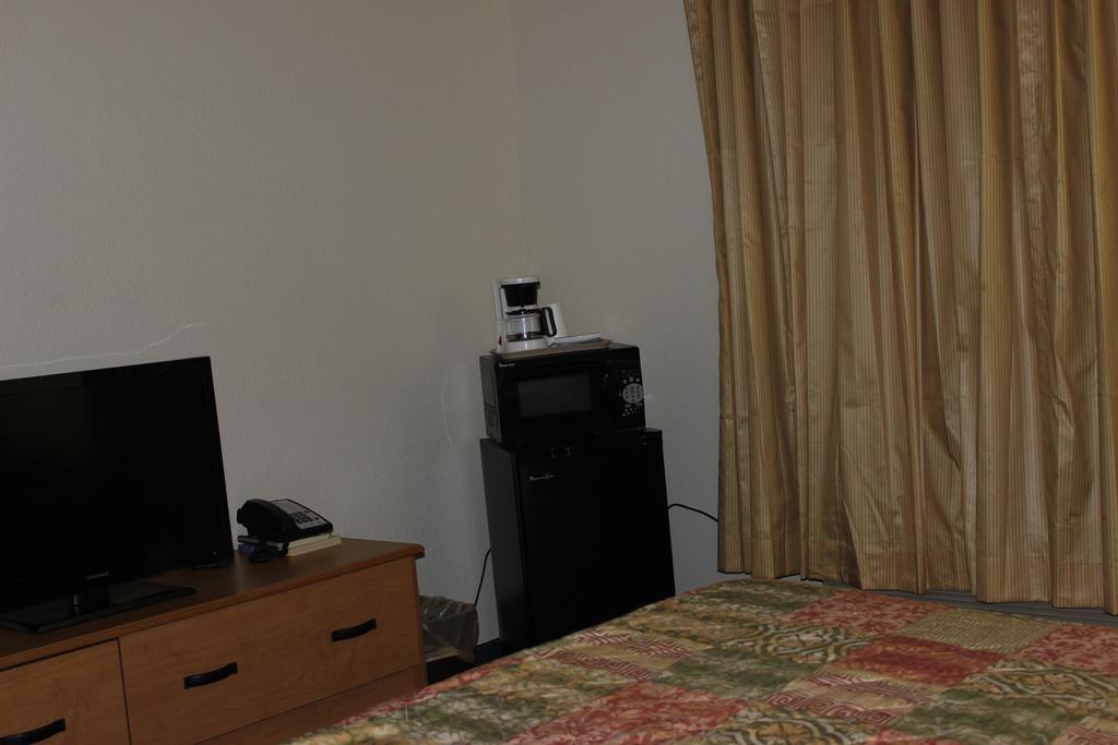 Americas Best Value Inn Grand Forks Zewnętrze zdjęcie