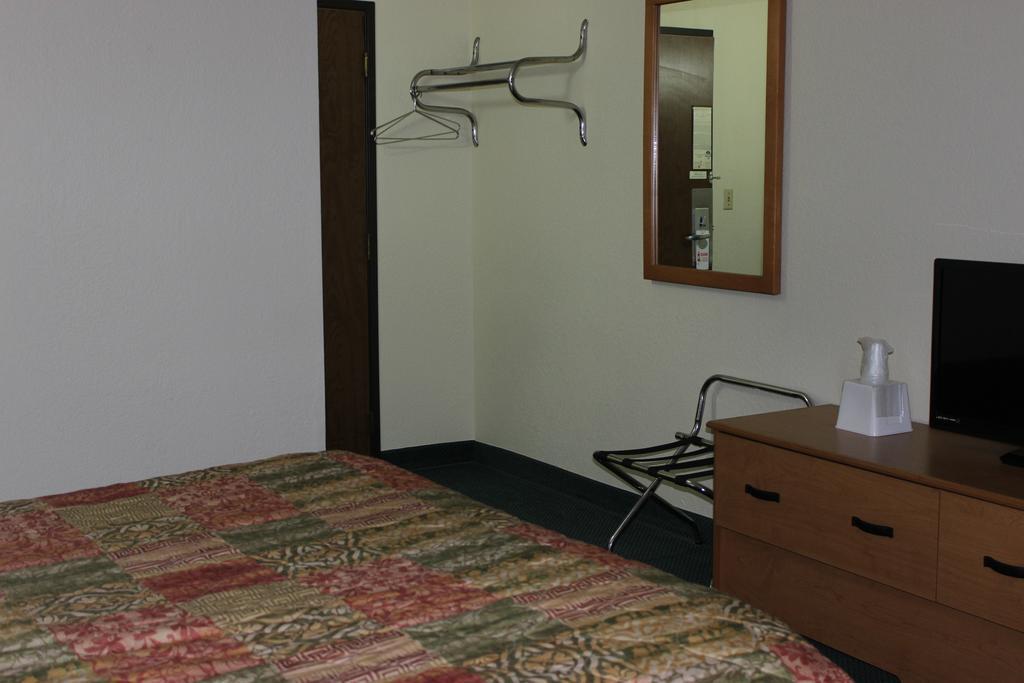 Americas Best Value Inn Grand Forks Zewnętrze zdjęcie