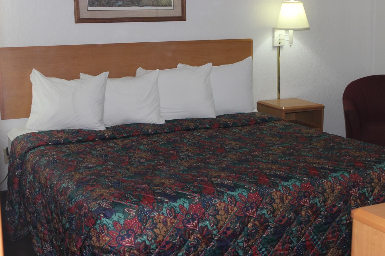 Americas Best Value Inn Grand Forks Zewnętrze zdjęcie