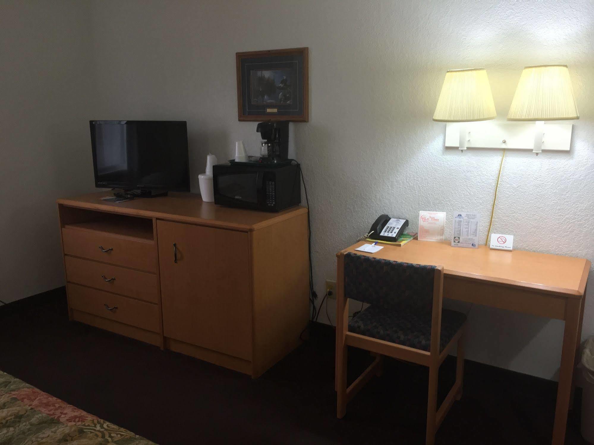 Americas Best Value Inn Grand Forks Zewnętrze zdjęcie
