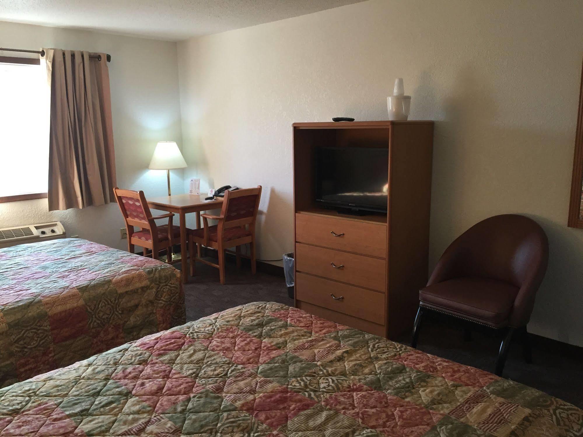 Americas Best Value Inn Grand Forks Zewnętrze zdjęcie