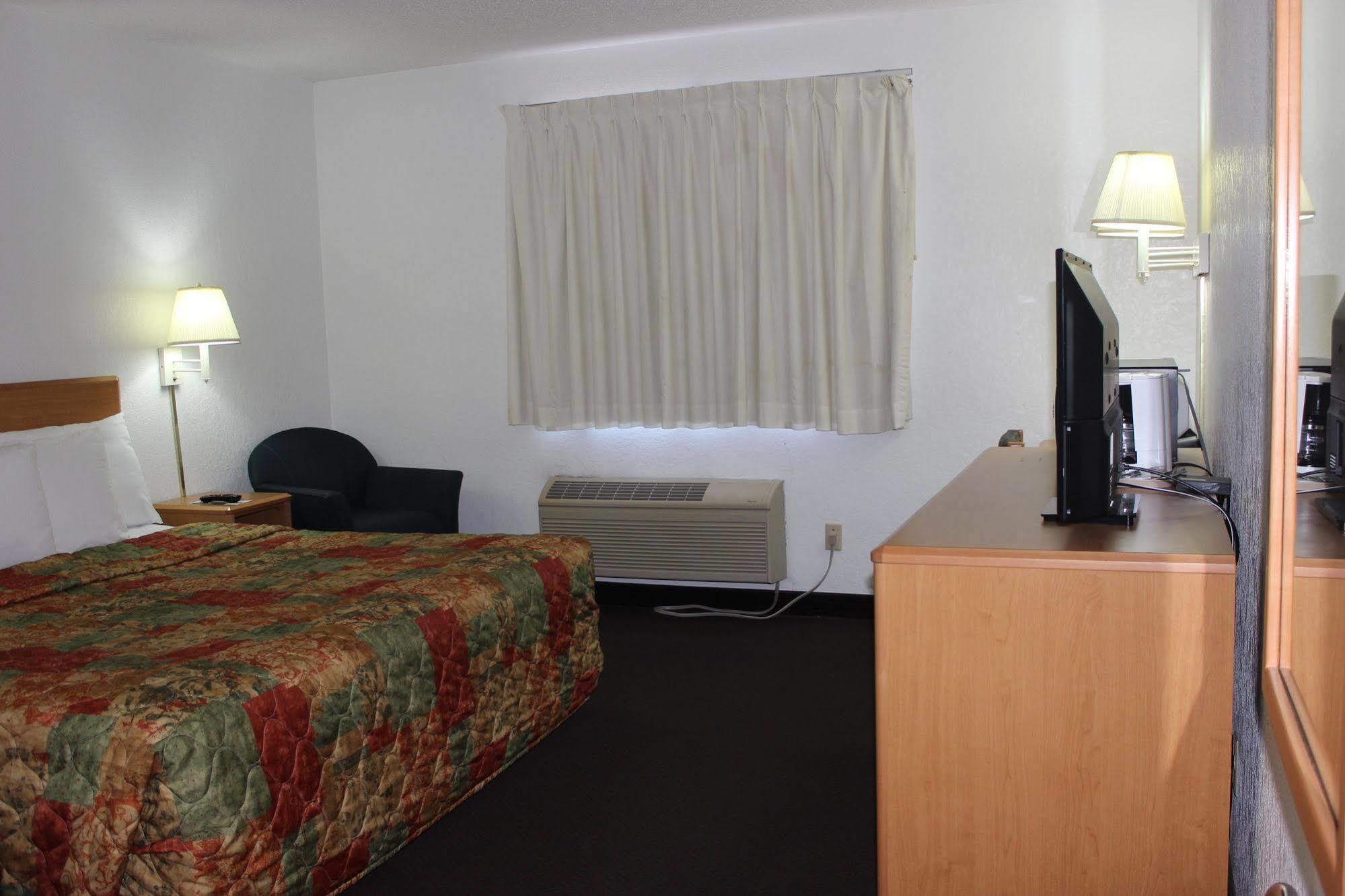 Americas Best Value Inn Grand Forks Zewnętrze zdjęcie