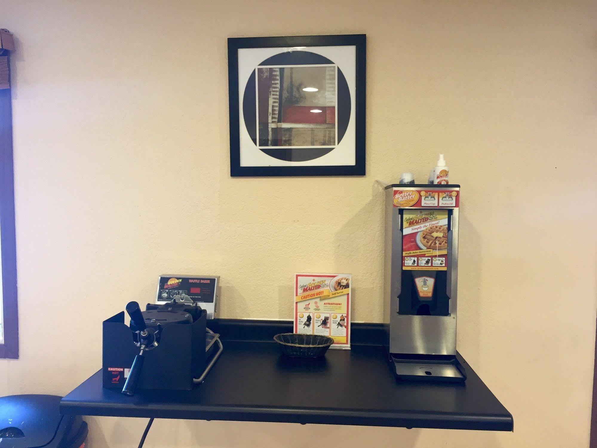 Americas Best Value Inn Grand Forks Zewnętrze zdjęcie