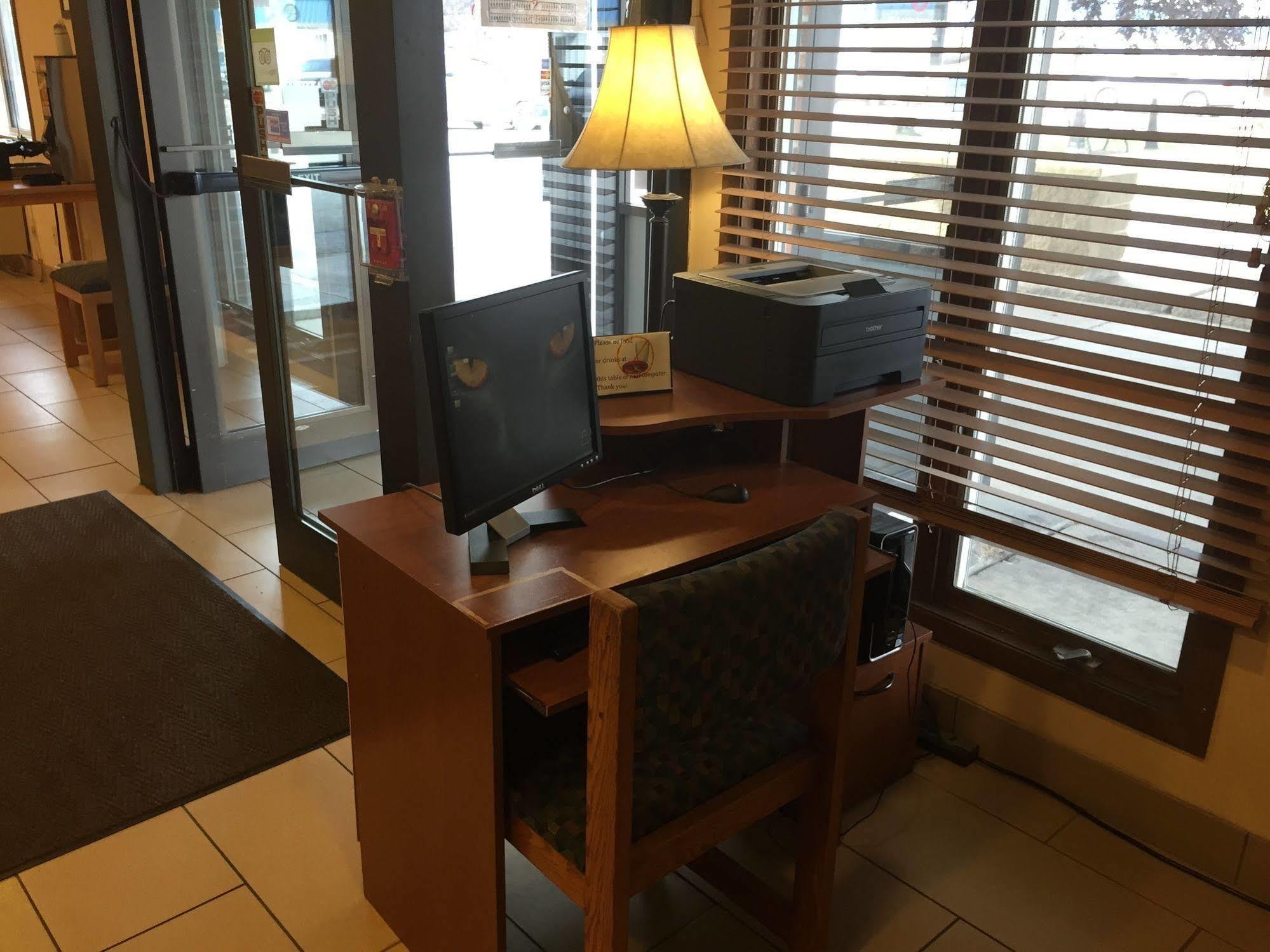 Americas Best Value Inn Grand Forks Zewnętrze zdjęcie