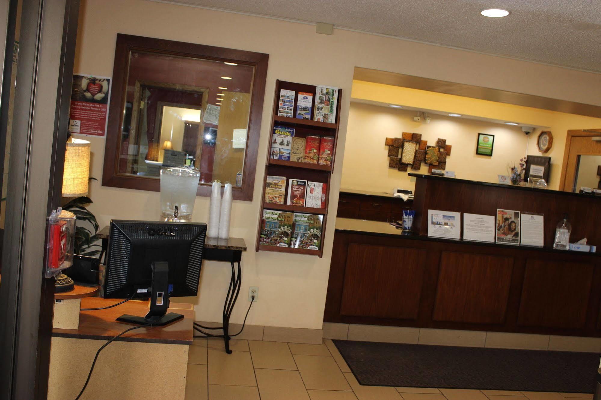 Americas Best Value Inn Grand Forks Zewnętrze zdjęcie