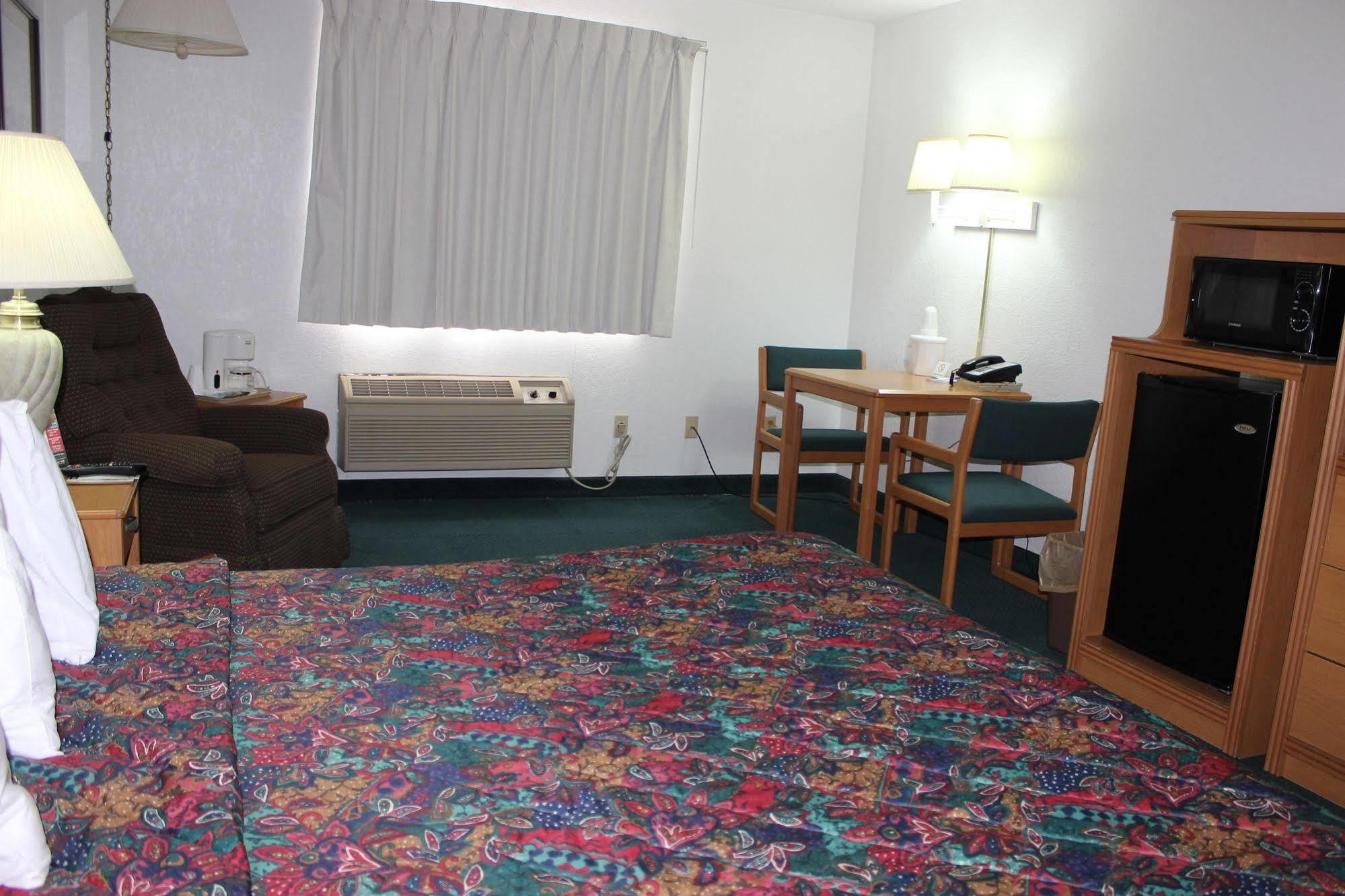 Americas Best Value Inn Grand Forks Zewnętrze zdjęcie