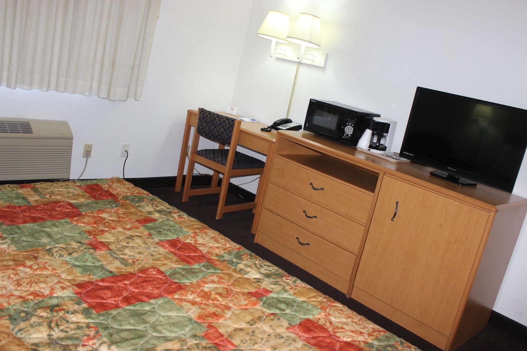 Americas Best Value Inn Grand Forks Zewnętrze zdjęcie
