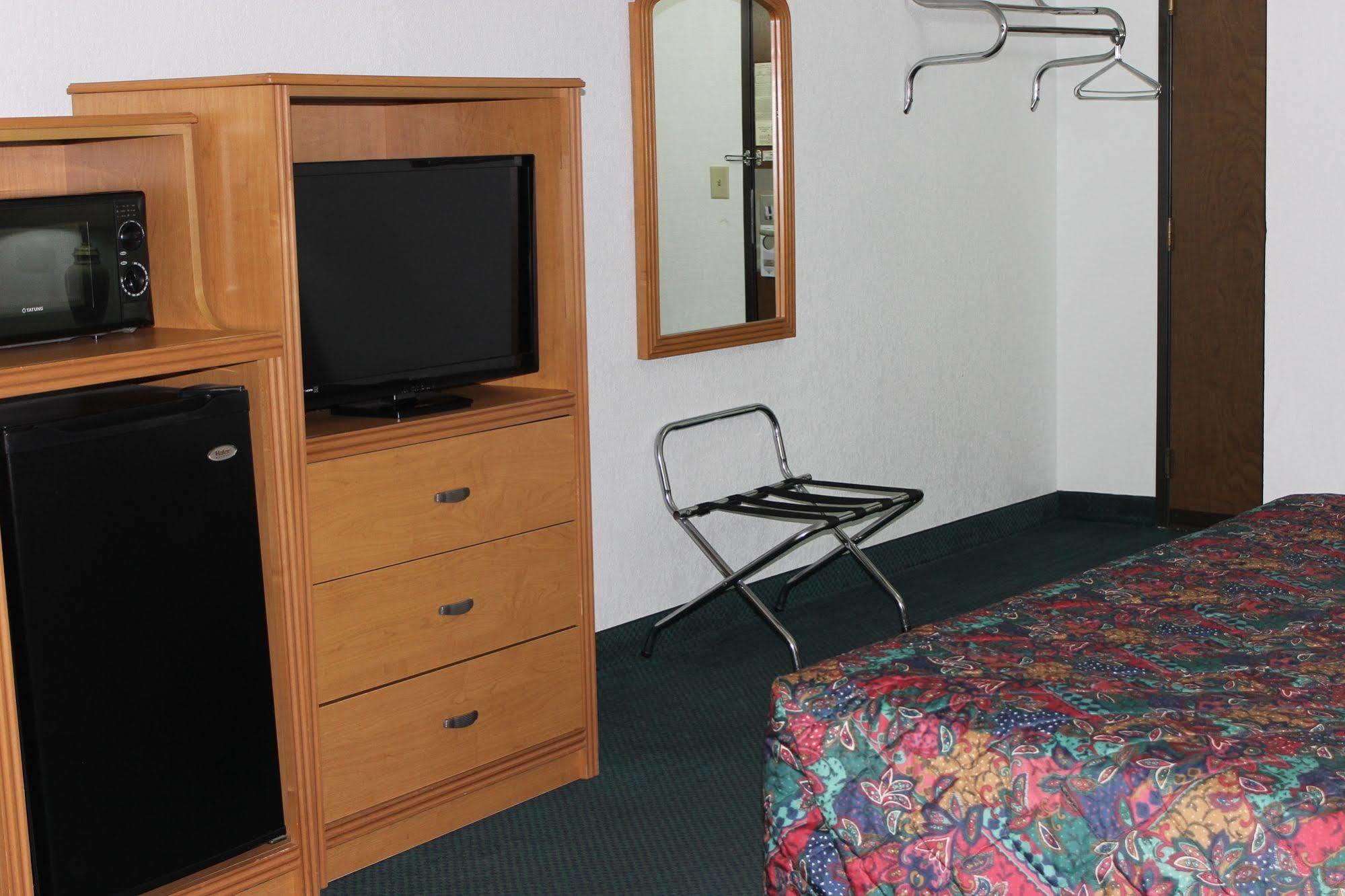 Americas Best Value Inn Grand Forks Zewnętrze zdjęcie