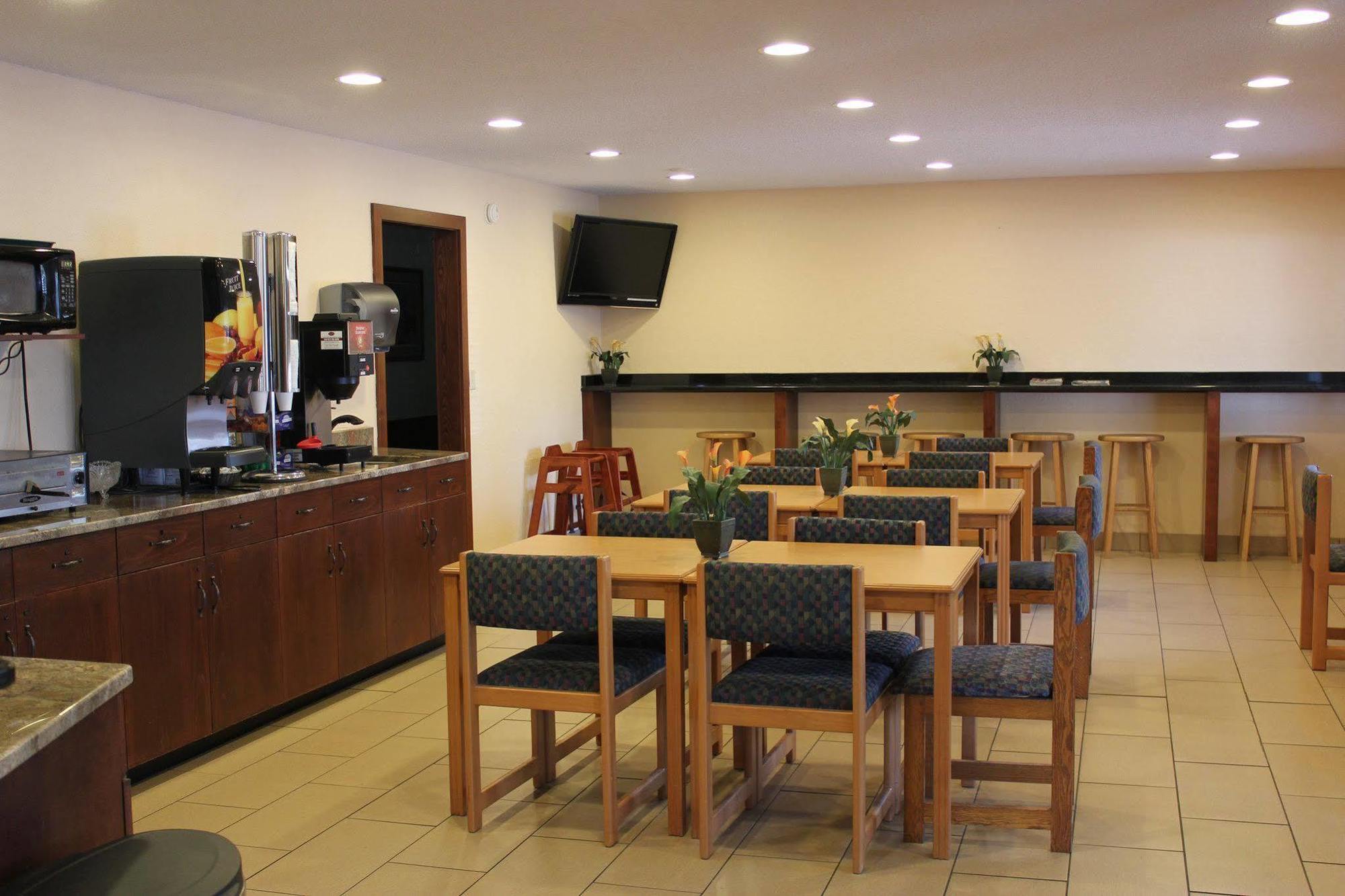 Americas Best Value Inn Grand Forks Zewnętrze zdjęcie